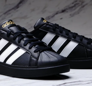 Tenis Adidas Court Platform Negros (Talla 8)
